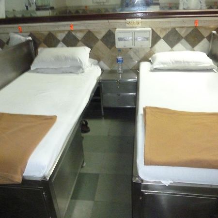 Yadgar Guest House มุมไบ ภายนอก รูปภาพ