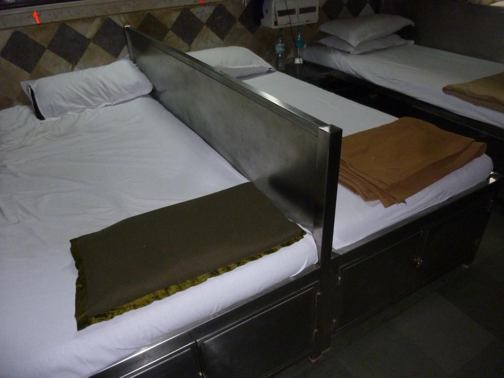 Yadgar Guest House มุมไบ ภายนอก รูปภาพ