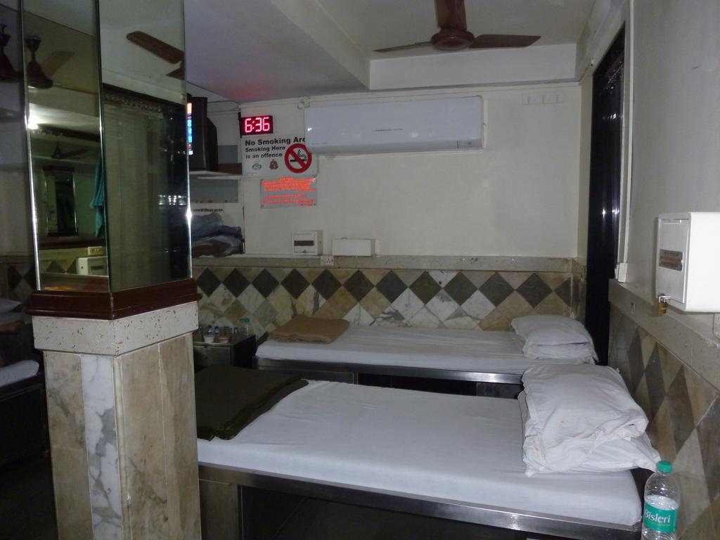 Yadgar Guest House มุมไบ ภายนอก รูปภาพ