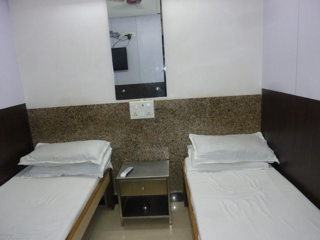 Yadgar Guest House มุมไบ ภายนอก รูปภาพ