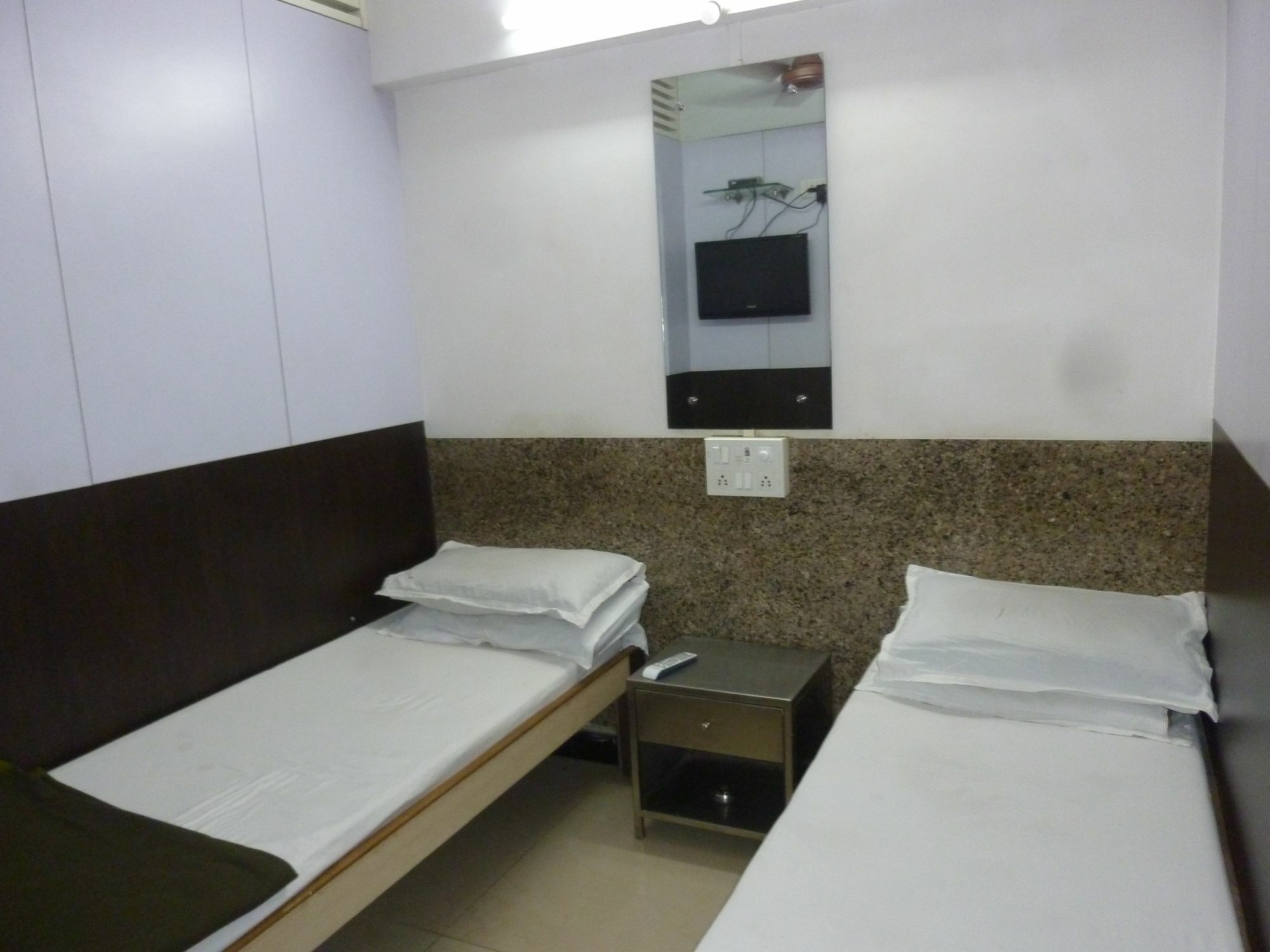 Yadgar Guest House มุมไบ ภายนอก รูปภาพ