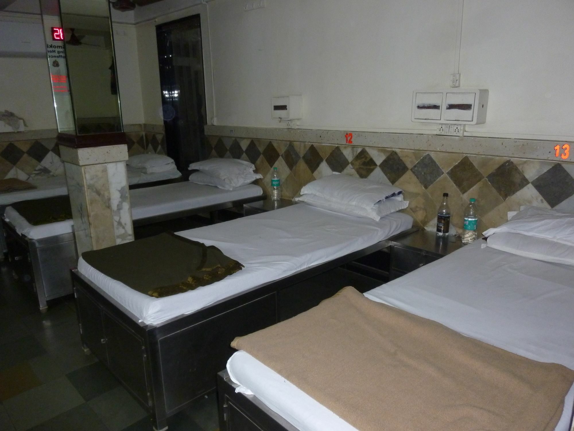 Yadgar Guest House มุมไบ ภายนอก รูปภาพ